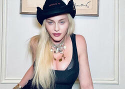 Madonna tanınmaz halda: Küçədə GÖRÜNTÜLƏNDİ - <span class="color_red">VİDEO</span>