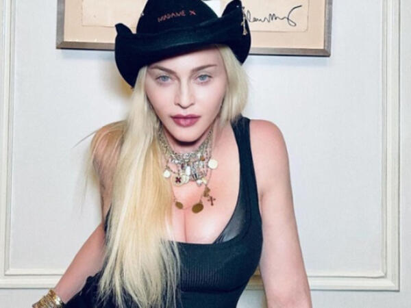 Madonna tanınmaz halda: Küçədə GÖRÜNTÜLƏNDİ - <span class="color_red">VİDEO</span>