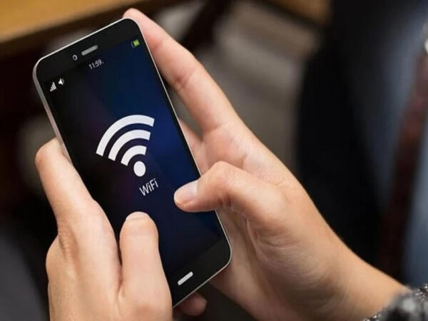 Britaniyalı gənclərin yarısı internetsiz həyat istəyir