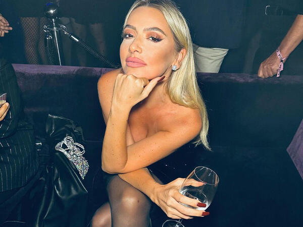 Hadise onu təhqir edən şəxsdən külli miqdarda təzminat aldı - <span class="color_red">FOTO</span>