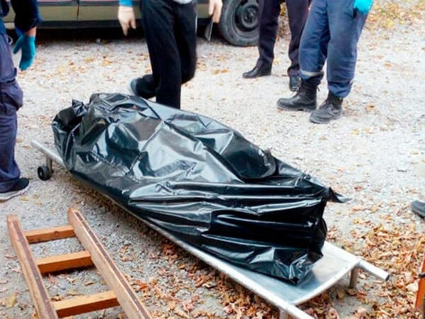 61 yaşlı qadın evinin həyətində ölü tapıldı