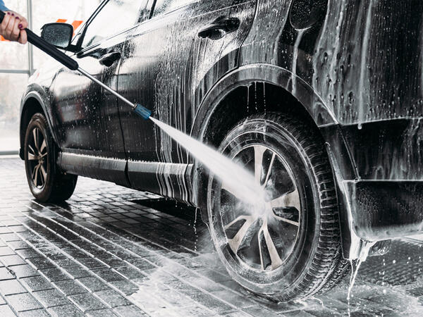 Bakıda avtoyuma məntəqəsindən lüks avtomobil QAÇIRILDI