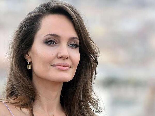 Ancelina Coli yarıçılpaq pozları ilə DİQQƏT ÇƏKDİ - <span class="color_red">FOTOlar</span>