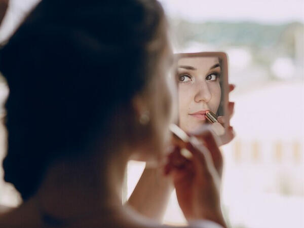 Qışda makiyaj etməzdən əvvəl bunları bilməlisiniz - AÇIQLAMA