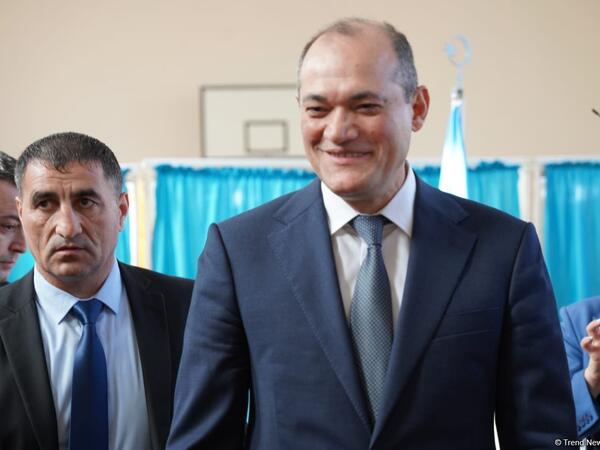 Razi Nurullayev səs verdi - FOTO