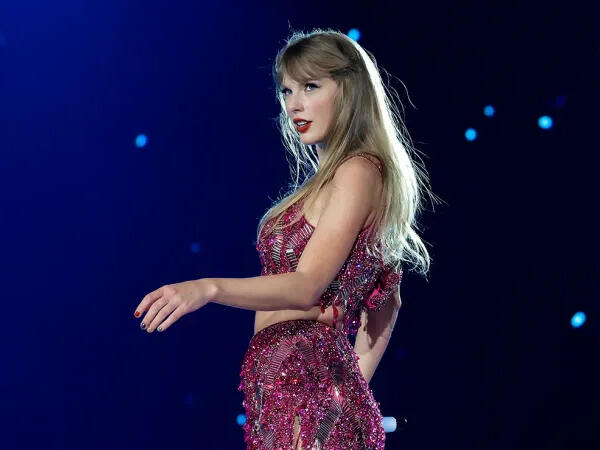 Məşhur müğənni buna görə məhkəməlik oldu