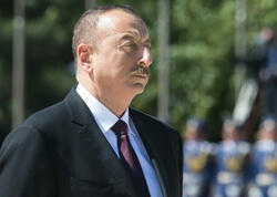 Prezident İlham Əliyev Yevlax şəhərində Ümummilli Lider Heydər Əliyevin abidəsini ziyarət edib