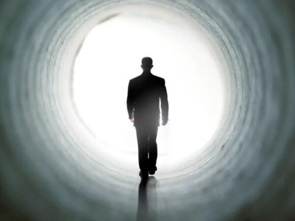 Ölümündən sonrakı ilk 5 dəqiqədə bədənimizdə yaşanan 6 qeyri-adi hadisə