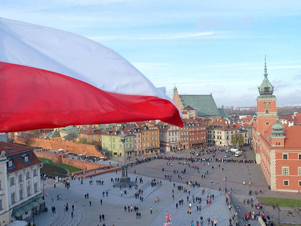 Polşa bu üç ölkə ilə vizasız rejimi LƏĞV EDİR