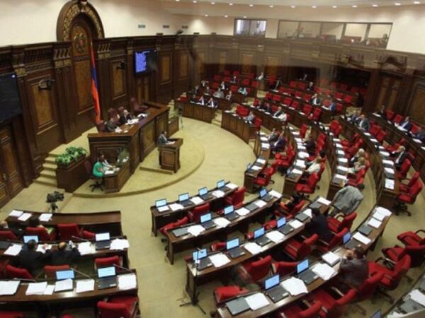 Ermənistanda hərbi xidmətə çağırış yaşı artırılır
