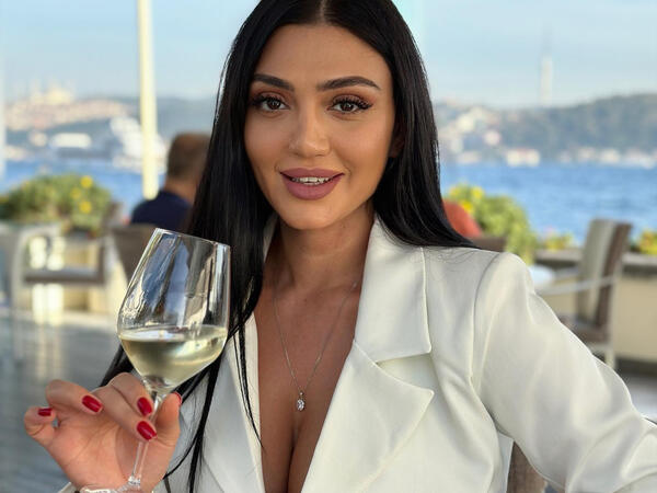 Azərbaycanlı müğənni yadplanetlilərlə əlaqəyə girir: "Ürəyim istəyəndə yanlarına gedirəm"