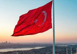 Türkiyə bayrağına hücum edən daha bir şəxs TUTULDU - <span class="color_red">FOTO</span>