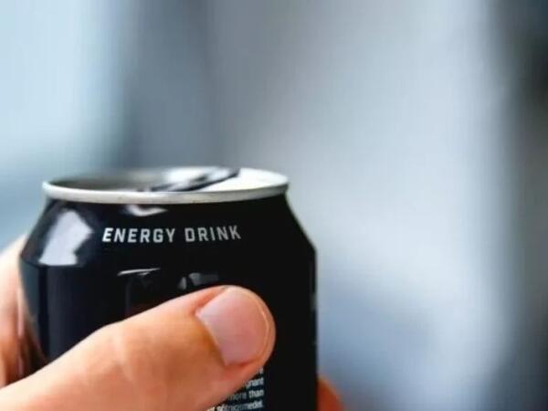 Gündə 8 banka enerji içkisi içdi, bir tərəfi iflic oldu