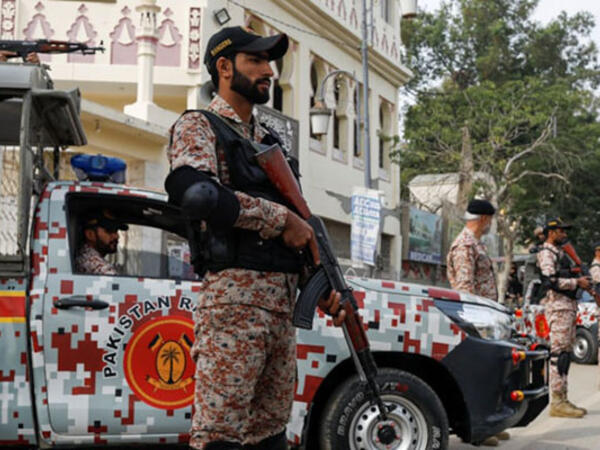 Pakistanda partlayış - 7 polis öldü