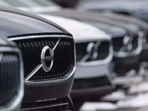 "Volvo" YENİLƏNİR: 2 milyondan çox avtomobili əhatə edəcək
