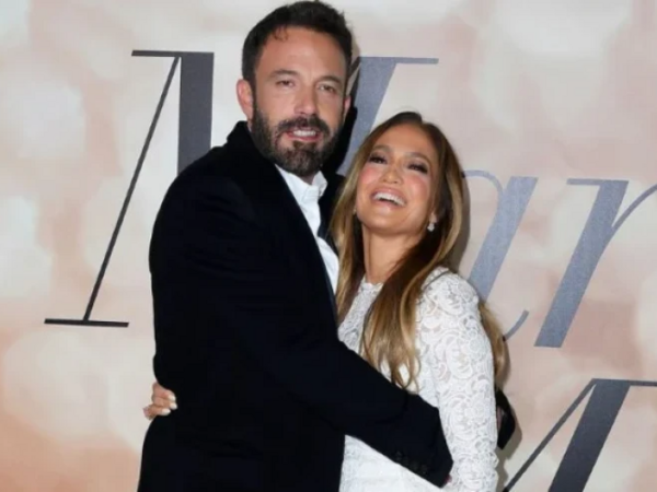 Birgə yaşadıqları 60 milyonluq malikanəni CeyLo-ya verdi