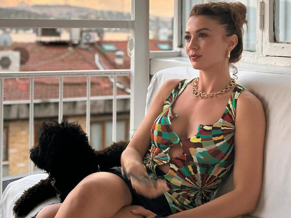 Burcu Özberkin iş adamı sevgilisi onun üçün 5 milyon kirayə pulu ödədi - <span class="color_red">(Foto)</span>