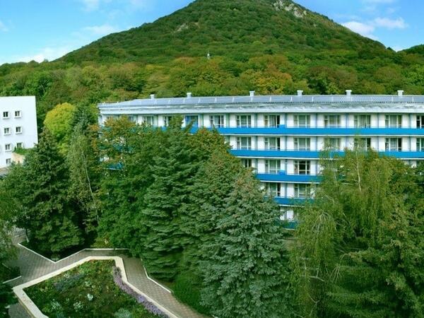 Neçə təhsil işçisi sanatoriya yollayışlarından istifadə edib?