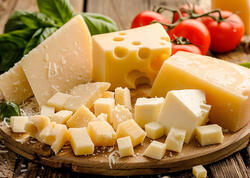 Bir dilimi belə təhlükəli ola bilər - Alimlərdən pendirlə bağlı xəbərdarlıq