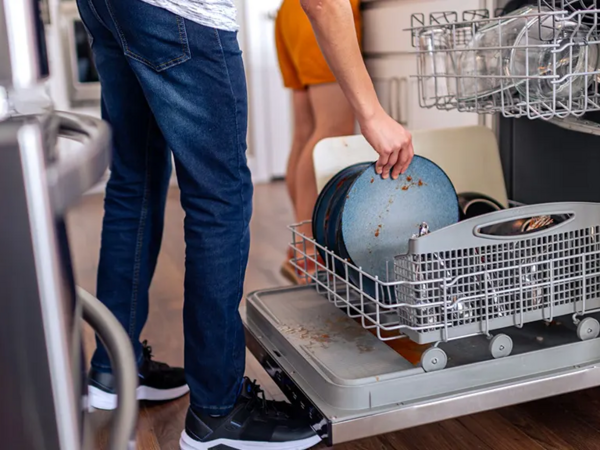 Bu əşyaları qabyuyanın alt rəfinə qoymayın - İşıq pulunu artırır