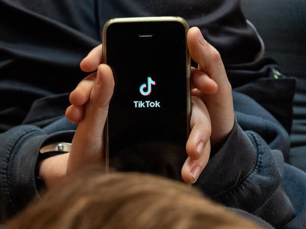 “TikTok&quot; və “Instaqram”da əcnəbinin 17 min manatını aldadıb aldı - FOTO