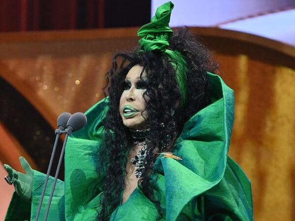 “2 min verib, dayanmadan danışır, bunu dinləyəcəyəm?”