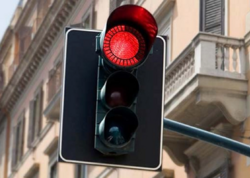 Qırmızıdan keçən maşın avtobusa ÇIRPILDI - <span class="color_red">FOTO</span>