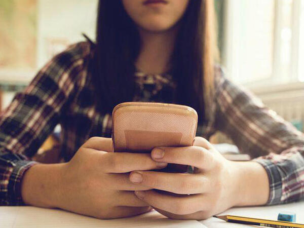 İmtahanda 7 nəfərdə telefon aşkarlandı