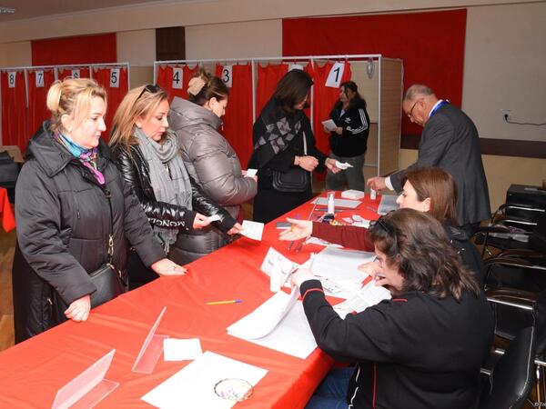 Azərbaycanda bələdiyyə seçkilərində səsvermə prosessi davam edir - <span class="color_red">FOTOREPORTAJ</span>