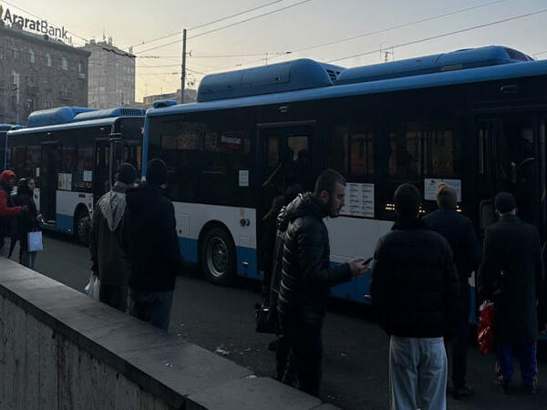 İrəvanda ictimai nəqliyyatdakı qiymət artımına görə boykot aksiyası keçirilir