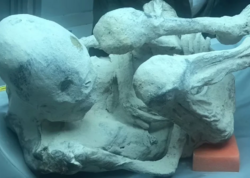 Peruda üçbarmaqlı mumiyalar tapıldı - FOTOlar