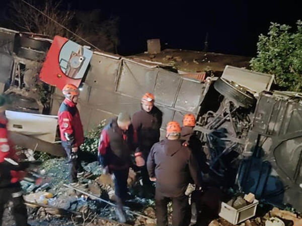 Türkiyədə sərnişin avtobusu aşdı - Ölən və yaralananlar var