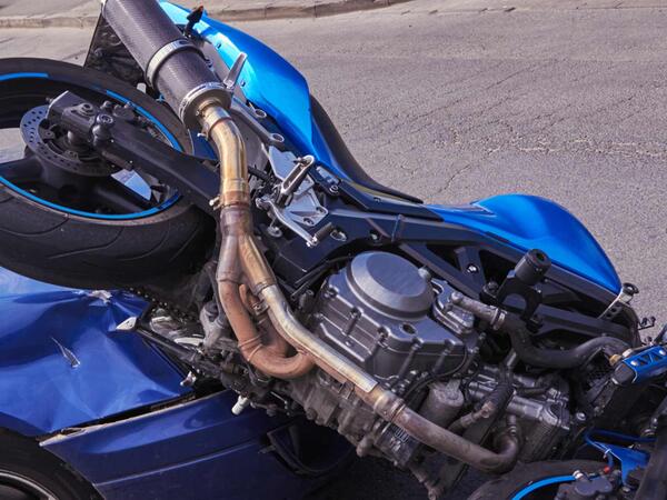 Biləsuvarda motosiklet aşdı - <span class="color_red">xəsarət alanlar var</span>