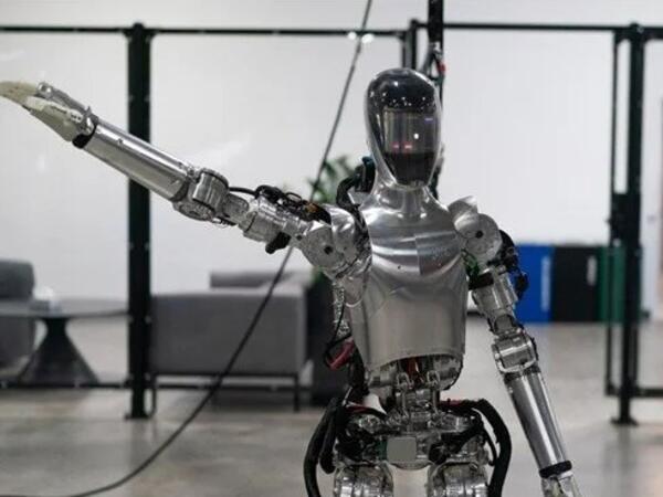 Çin şirkətindən böyük addım: insanabənzər robotlara 13 milyard dollar investisiya