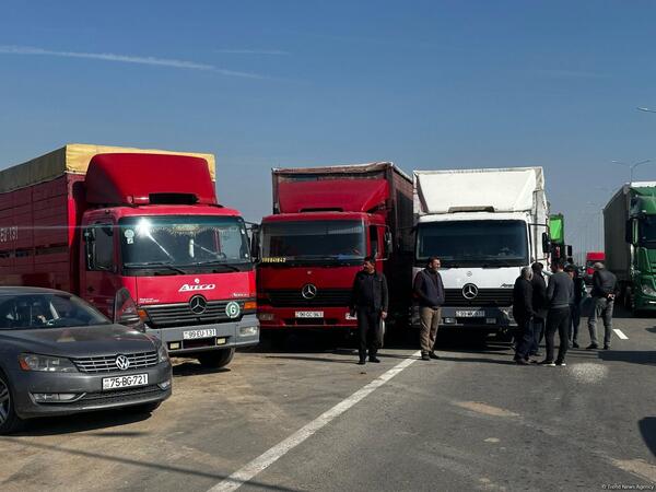 Yataqxana və digər inzibati binalarda yaşayan ailələr Ballıcaya köçürülür - Karvan yola düşdü