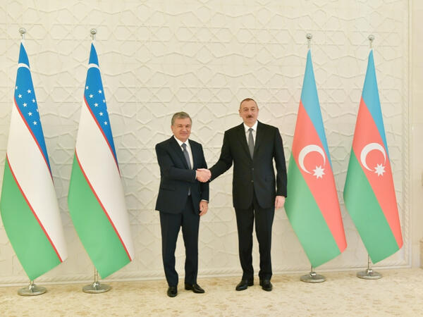 İlham Əliyevlə Şavkat Mirziyoyev arasında telefon danışığı olub