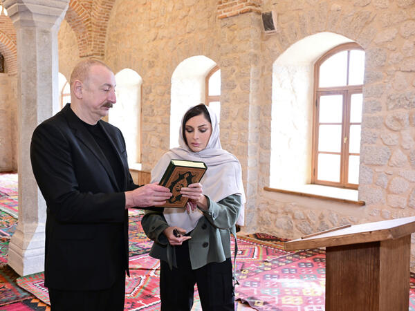 İlham Əliyev və Mehriban Əliyeva Şuşada bir sıra açılışlarda iştirak edib və görülən tikinti işləri ilə tanış olublar - FOTO
