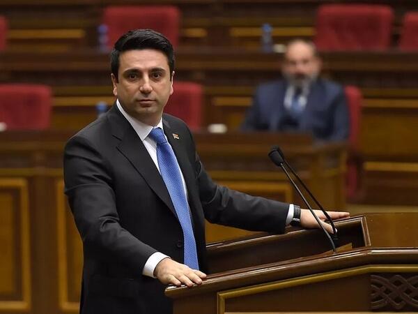 Simonyanı parlamentdən belə yola saldılar - <span class="color_red">(Video)</span>