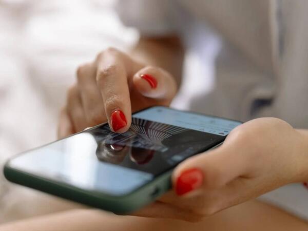 Bakıda avtomobil qiymətinə telefon satışa çıxarıldı - <span class="color_red">FOTO</span>