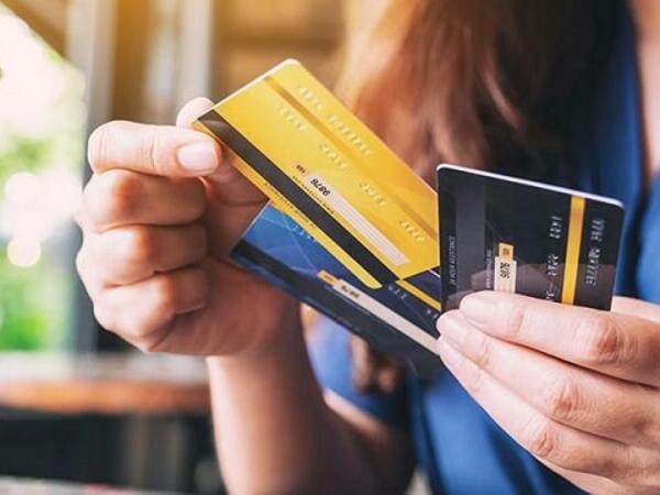 Kartda pul saxlamaq artıq risklidir - Bank işçisi hər şeyi danışdı