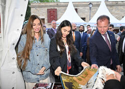 Leyla Əliyeva və Arzu Əliyeva Beynəlxalq Xalça Festivalını ziyarət ediblər - <span class="color_red">FOTO</span>