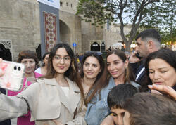 Leyla Əliyeva və Arzu Əliyeva Beynəlxalq Xalça Festivalını ziyarət ediblər - <span class="color_red">FOTO</span>