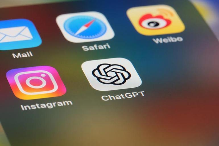 "ChatGPT"dən məsləhət istədi, şəxsi məlumatları ifşa etdi -