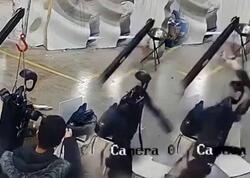 Robot &quot;əsəbiləşib&quot; insanlara hücum etdi - VİDEO