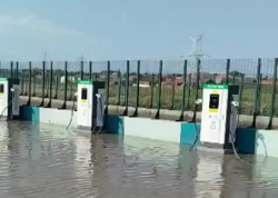 Məntəqəni su basdı, sürücülər çarəsiz qaldı -