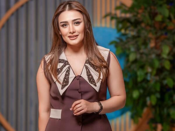 Zaur müğənninin dializ xəstəsi anasının bütün xərclərini üzərinə götürdü - FOTO
