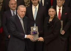 Ərdoğan Fülya Öztürkü <span class="color_red">təltif etdi</span>