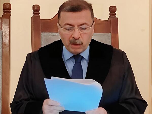 Azad Məcidov təqaüdə göndərildi