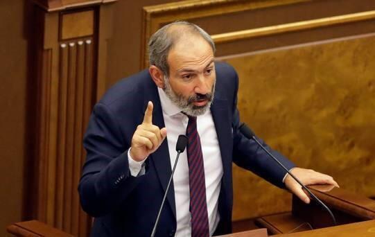 Paşinyan parlamentdə deputata hücum çəkdi -