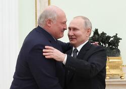 Putin Lukaşenkonu ingiliscə salamladı - VİDEO